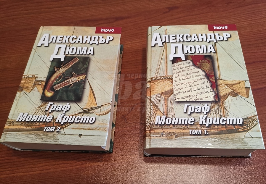 Кметът на Несебър дари книги